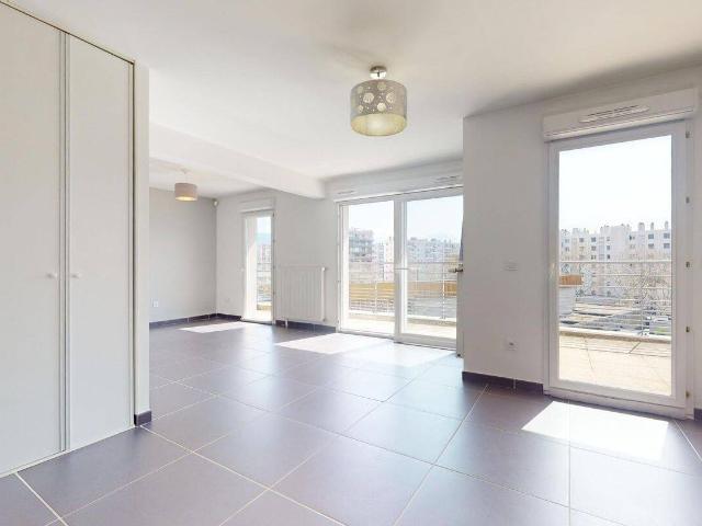 Appartement T2 de 62 m² avec grande terrasse en angle et garage Grenoble