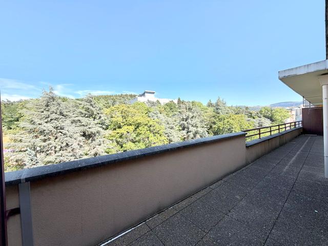 Appartement T2 de 64,32 m2 refait à neuf Centre de Saint Étienne