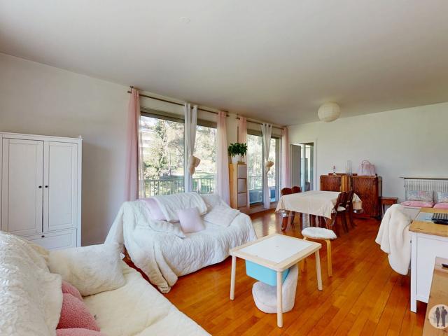 Appartement T2 de 81m2 avec grand balcon + garage double