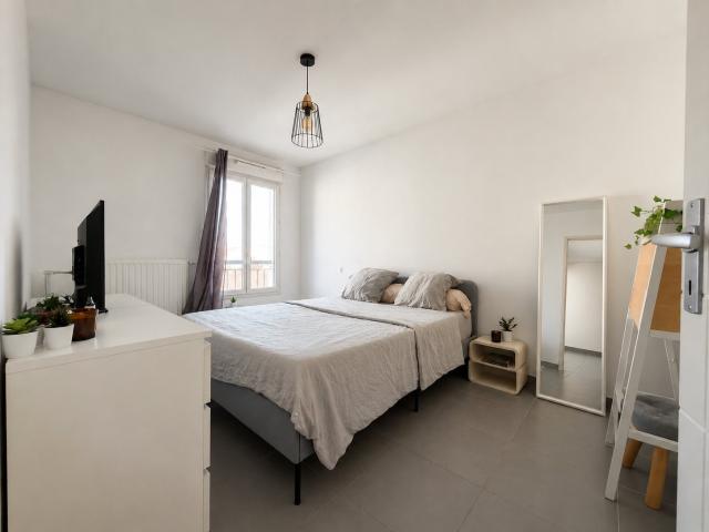 Appartement T2 de 38 m2 Balcon Place de parking privative sous sol