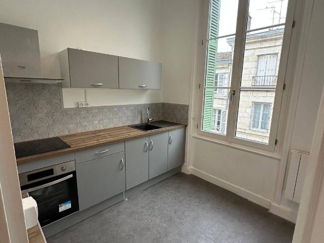 Appartement T2 de caractère 72 m² à Saint Maixent l'École
