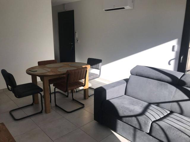 Appartement T2 de standing récent, climatisé, meublé intégralement avec loggia et garage