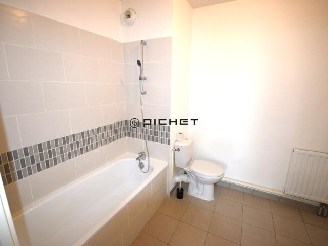 Appartement T2 en dernier étage avec ascenseur, parking