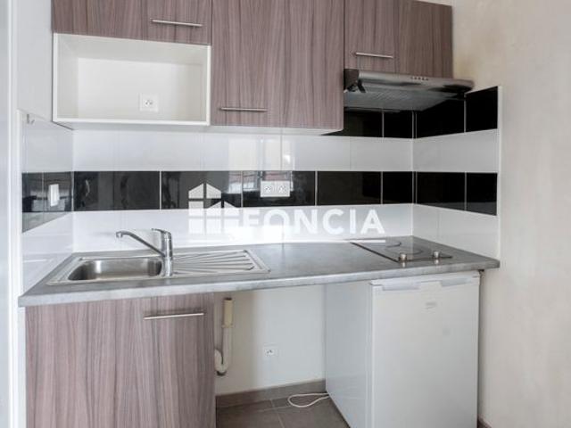 Appartement t2 en dernier étage, avec balcon et parking en sous sol