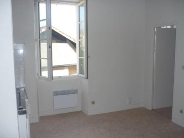 Appartement T2 en résidence sécurisée, face Hôtel de Ville, proche tous commerces et transport