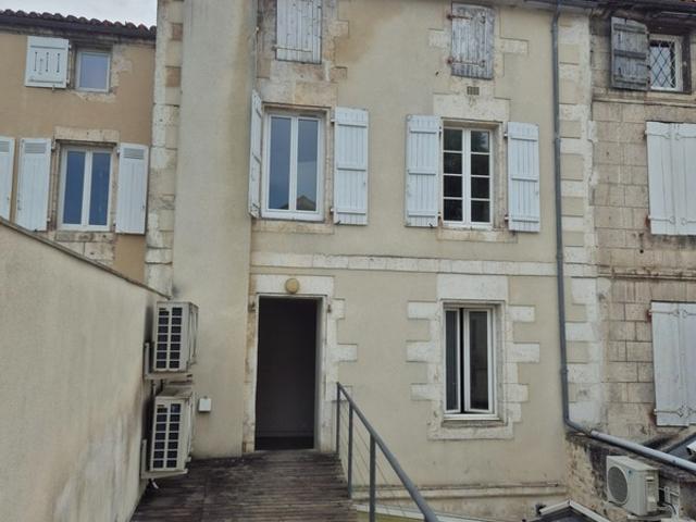 Appartement T2 en résidence sécurisée, face Hôtel de Ville, proche tous commerces et transport