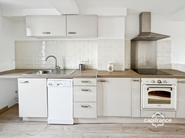 Appartement T2 entièrement rénové à BAGNOLS EN FORET 83