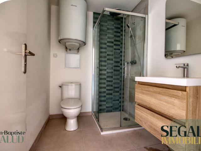 Appartement T2 entièrement refait à neuf – cour privée et stockage – DPE B