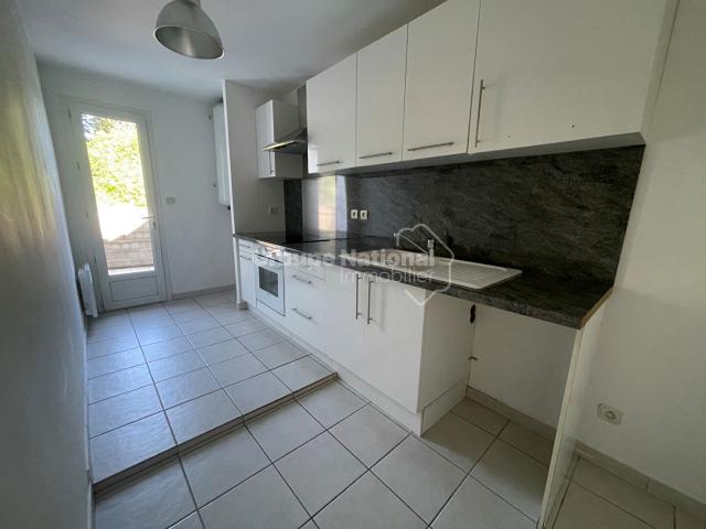 APPARTEMENT T2 ENTRAIGUES SUR LA SORGUE