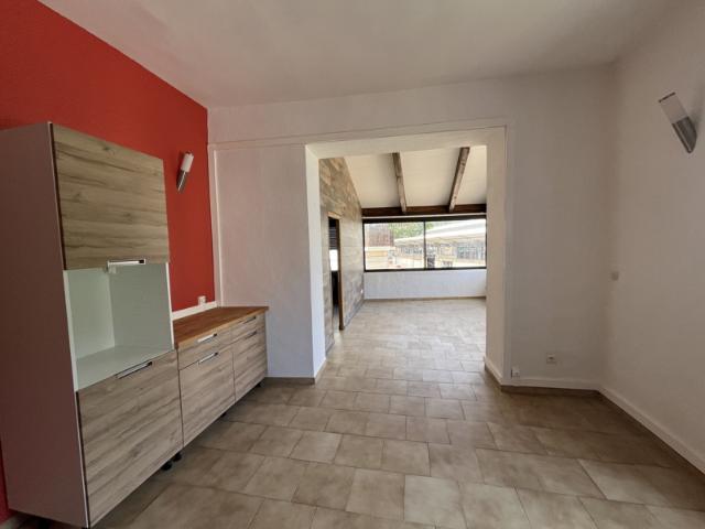 Appartement T2 et Local commercial Centre Ganges