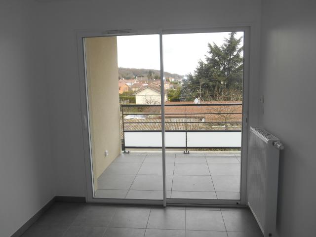 Appartement T2 LA VERPILLIERE Terrasse et Garage