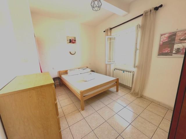 Appartement T2 Lumineux de 40 m² – Centre Ville de Gréoux le. 40m² Gréoux les Bains