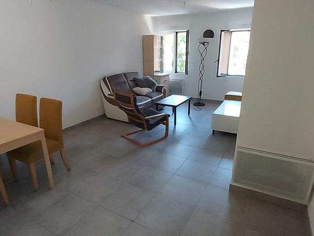 Appartement T2 MEUBLE, 2ème étage sans ascenseur