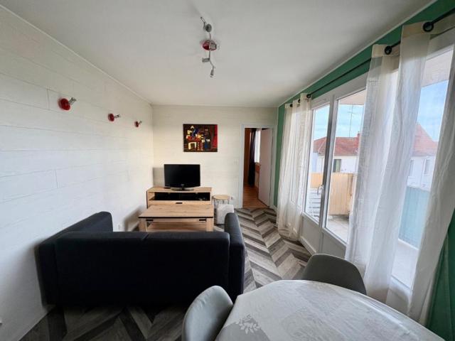 APPARTEMENT T2 MEUBLE A LOUER A RIORGES LES CANAUX