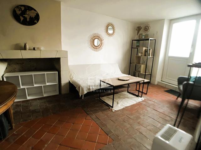 APPARTEMENT T2 MEUBLE A LOUER BLOIS QUARTIER VIENNE, PROCHE TOUTES COMMODITÉS, COURETTE EXTERIEURE