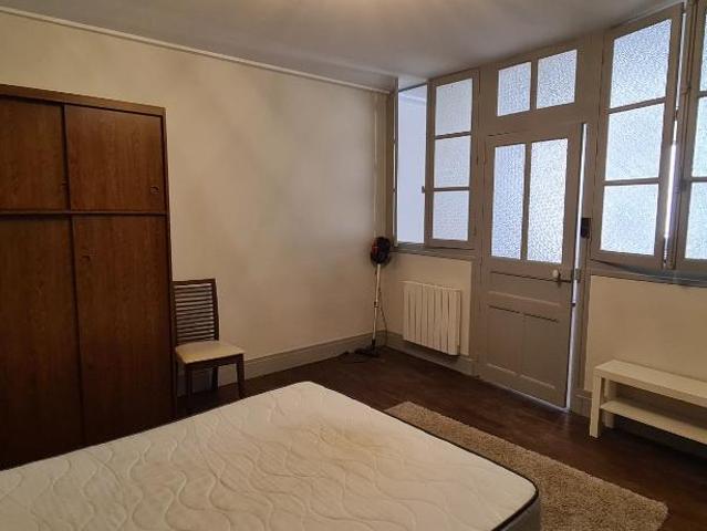 Appartement T2 meublé au 1er étage d'un immeuble