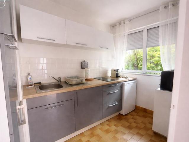 APPARTEMENT T2 MEUBLE ET EQUIPE BOURG