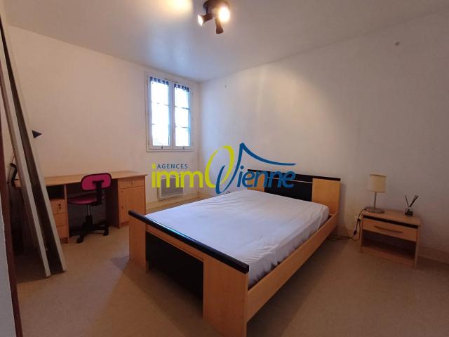Appartement T2 meublé Lussac Les Châteaux 2 pièce s 43.6 m2