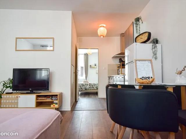 Appartement T2 meublé rénové et isolé BEAUJEU