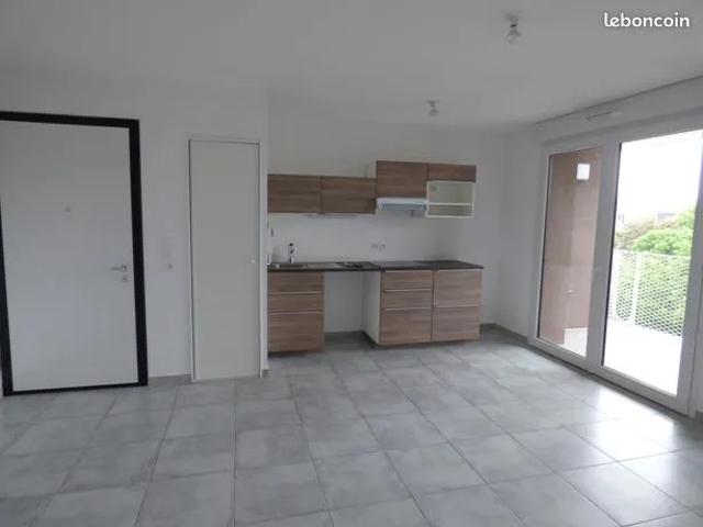 Appartement T2 récent de 43 m² – Vue Vercors, sans vis à vis, balcon & grand garage – Grenoble