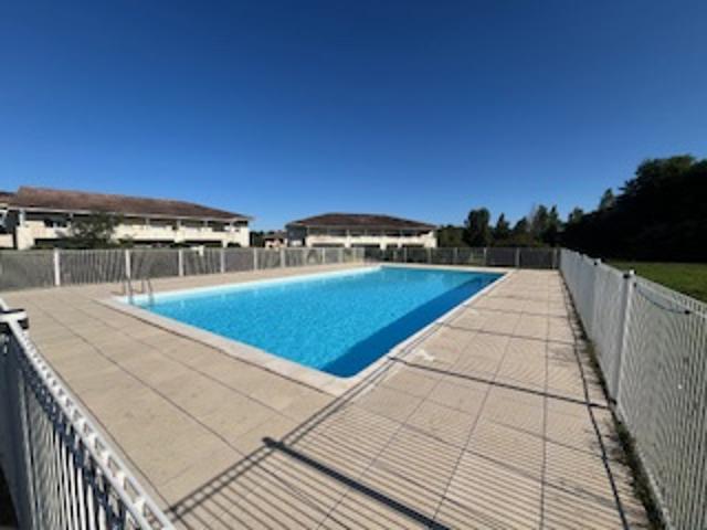 APPARTEMENT T2 SITUÉ À LANGON avec piscine et parking