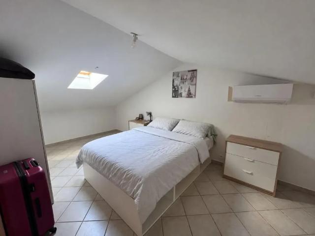 Appartement T2/T3 idéalement situé au centre de Gréoux