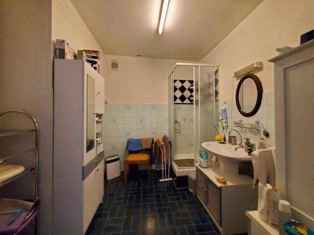Appartement T3+1 sous combles, 100m2 carrez, à rénover proche de toutes commodités