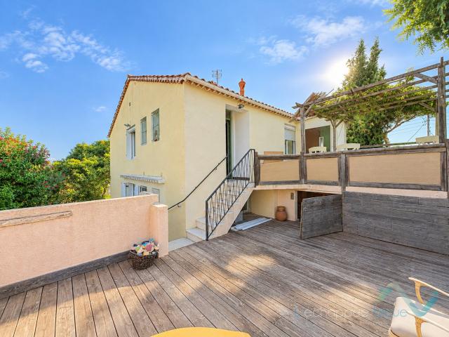 Appartement T3/4 à rénover avec terrasses Hyères, L’Ayguade. 76m² Hyères