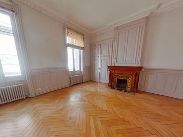 APPARTEMENT T7 A LOUER