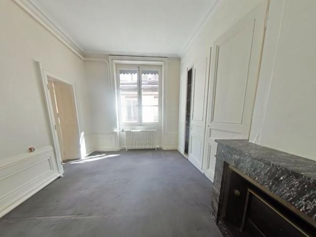 APPARTEMENT T7 A LOUER