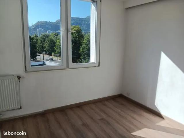 Appartement T4 65 m² – Traversant, lumineux, entièrement rénové –Flandrin valmy excellent emplacement Balcon + loggia – Vue Belledonne et Chartreuse