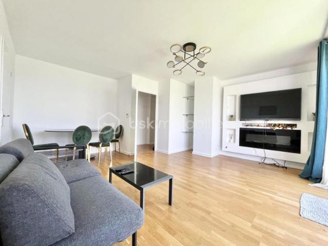 Appartement T4 80m2 avec terrasse 39m2, cave et parking !