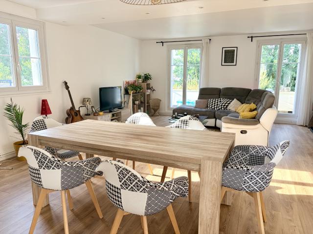 Appartement T4, 80m2 2 chs balcons cave parking en sous sol