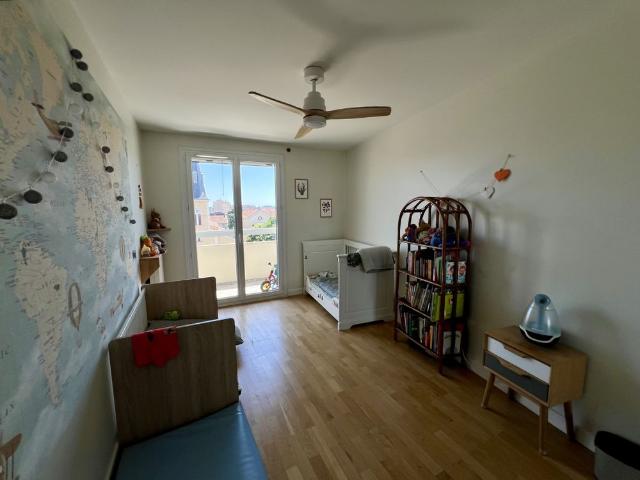 APPARTEMENT T4 81.74m2 PARKING/CAVE NON MEUBLE Villeurbanne 69100
