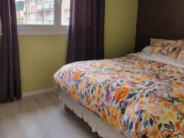 Appartement T5 86 m2 Dernier étage Immeuble entièrement rénové énergétiquement DPE C A Saint Vallier