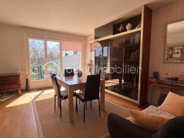 RARE À CHÂTEAUROUX – T4 de 89 m² avec balcon traversant, parc privatif deux garages