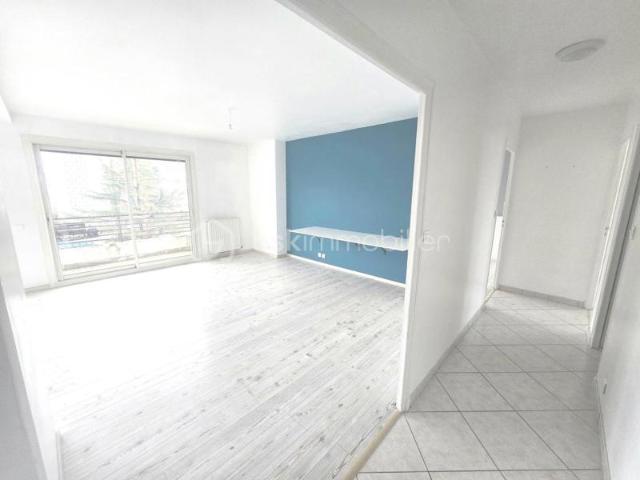 Appartement T4 97 m2 et garage proche gendarmerie