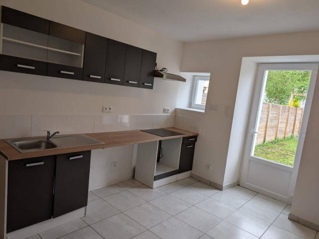 Appartement T4 94 m2 avec Jardin en plein bourg Issé
