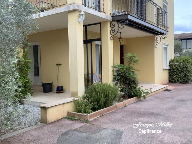 Appartement T4 96 m2 avec jardin au rez de chaussée d'une villa