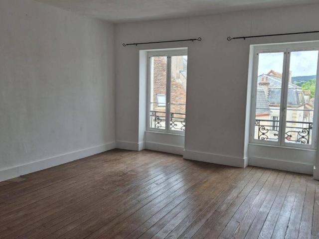 APPARTEMENT T4 106 m² TOULON SUR ARROUX