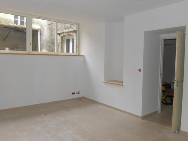 AVEZE Appartement T4 au 1er étage de 120.88m2