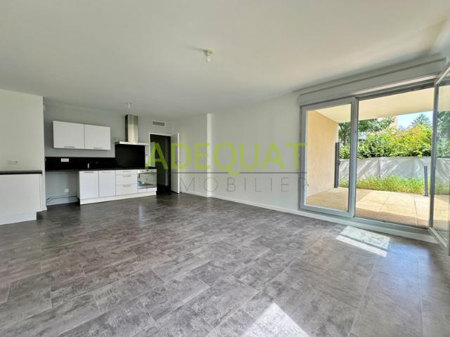 APPARTEMENT T4 TERRASSE, JARDIN ET GARAGES