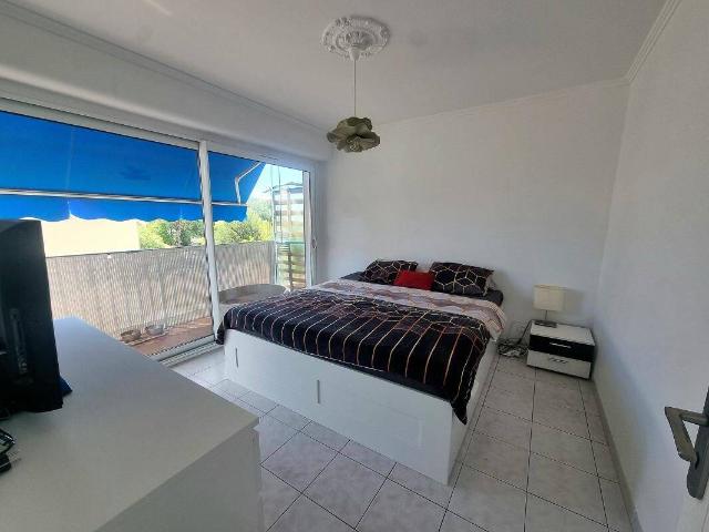 Appartement T4 traversant, avec balcon et parking