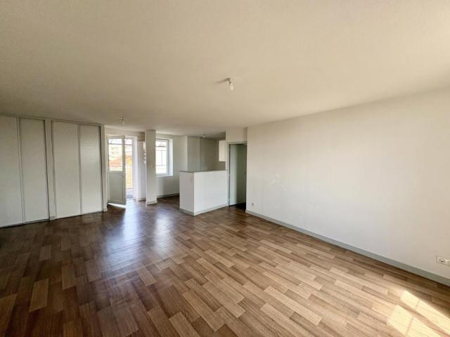 APPARTEMENT T4 A LOUER A ROANNE PLACE VICTOR HUGO