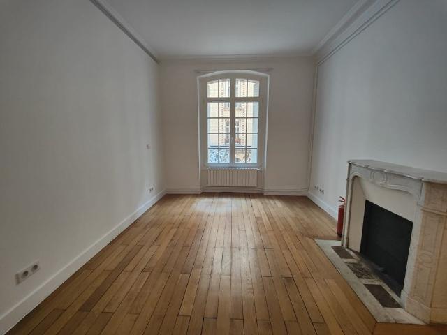 APPARTEMENT T4 A LOUER PARIS 7EME ARRONDISSEMENT 98.3 m 3 700 €