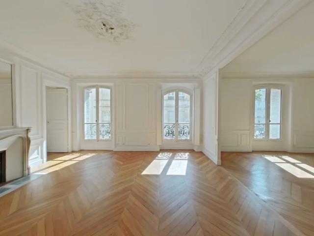 APPARTEMENT T4 A LOUER PARIS 8EME ARRONDISSEMENT Europe 3 102.4 m2 3 500 € charges comprises par mois: Immobilier PARIS 8EME ARRONDISSEMENT | Perenium, agence immobilière à Paris – administration de biens et gestion locative