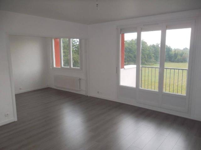 APPARTEMENT T4 A LOUER RIORGES LE PONTET