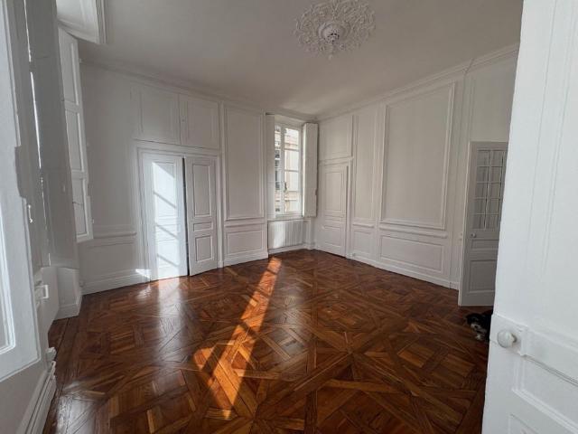 APPARTEMENT T4 A LOUER