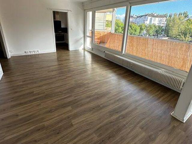APPARTEMENT T4 AVEC BALCON + TERRASSE + PLACE DE PARKING EN SOUS