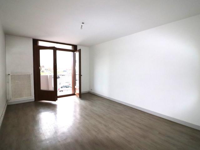 Appartement T4 avec balcon en plein centre d'Aureilhan